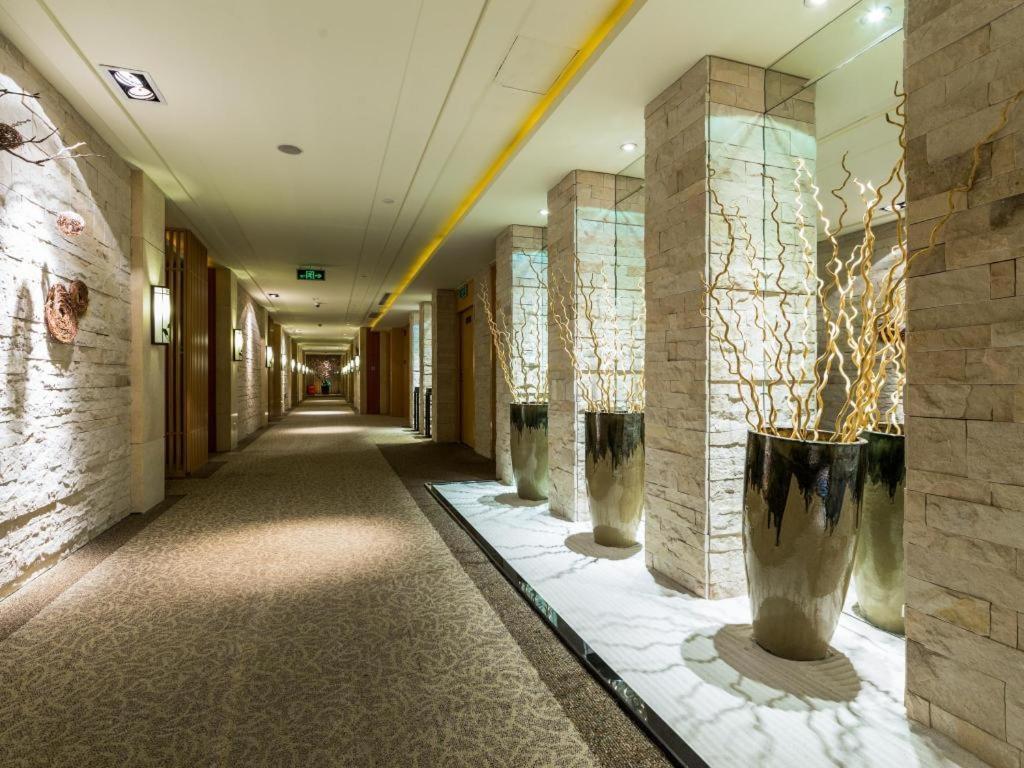 Huana Hotel Minhang Shanghai Exterior photo