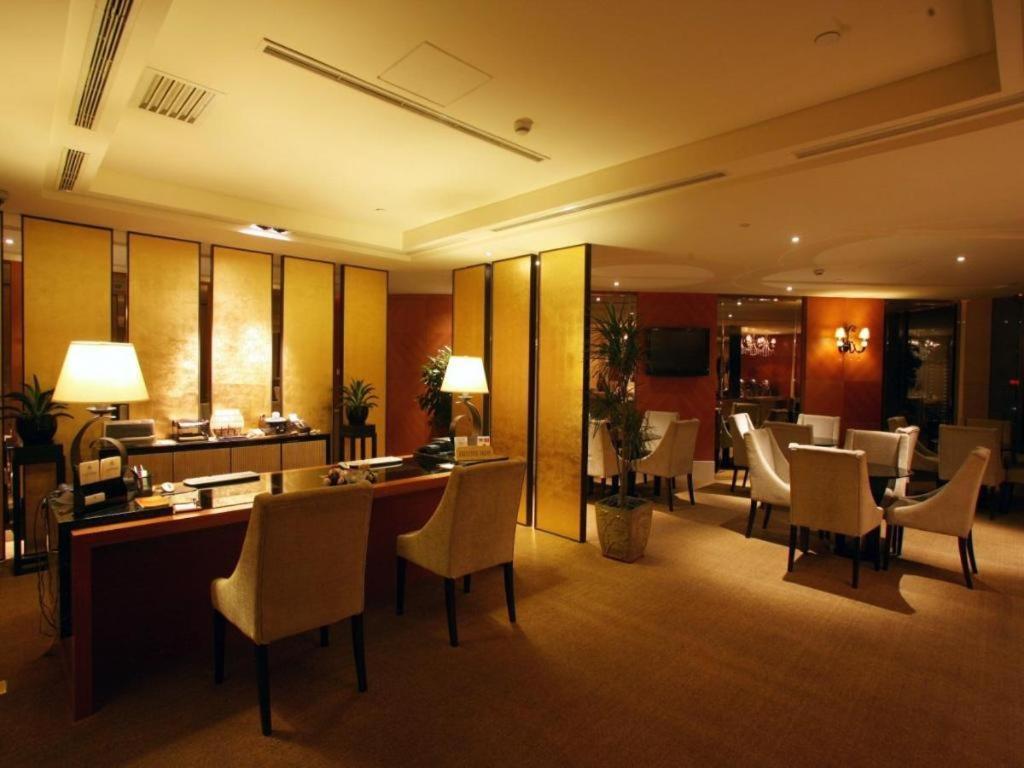 Huana Hotel Minhang Shanghai Exterior photo