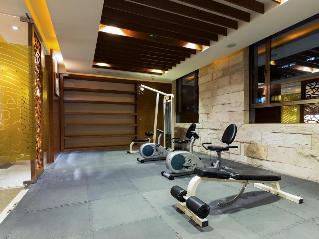 Huana Hotel Minhang Shanghai Exterior photo