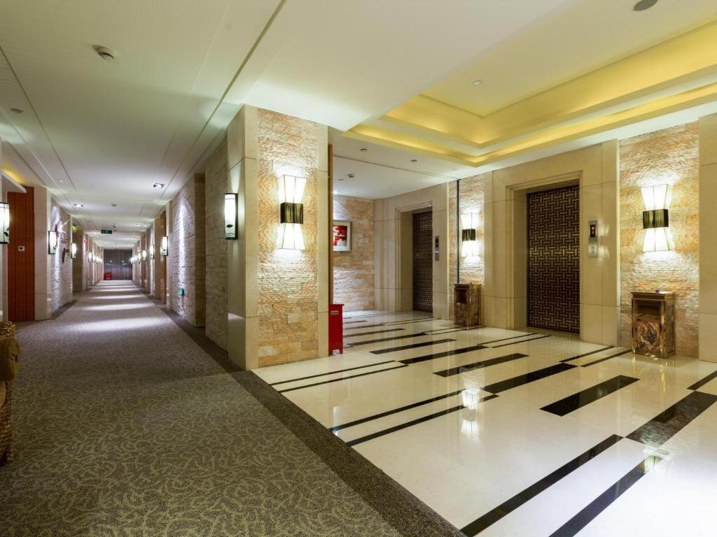 Huana Hotel Minhang Shanghai Exterior photo