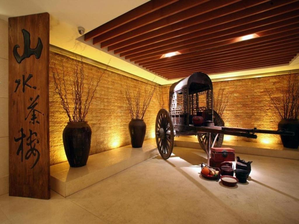 Huana Hotel Minhang Shanghai Exterior photo