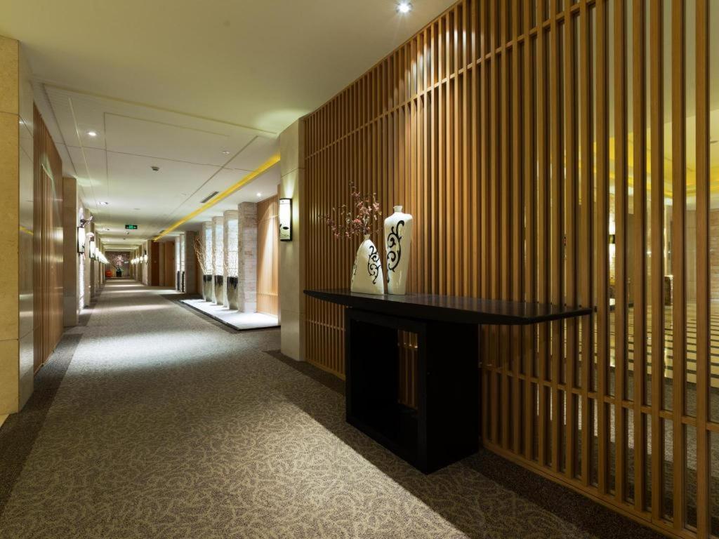 Huana Hotel Minhang Shanghai Exterior photo
