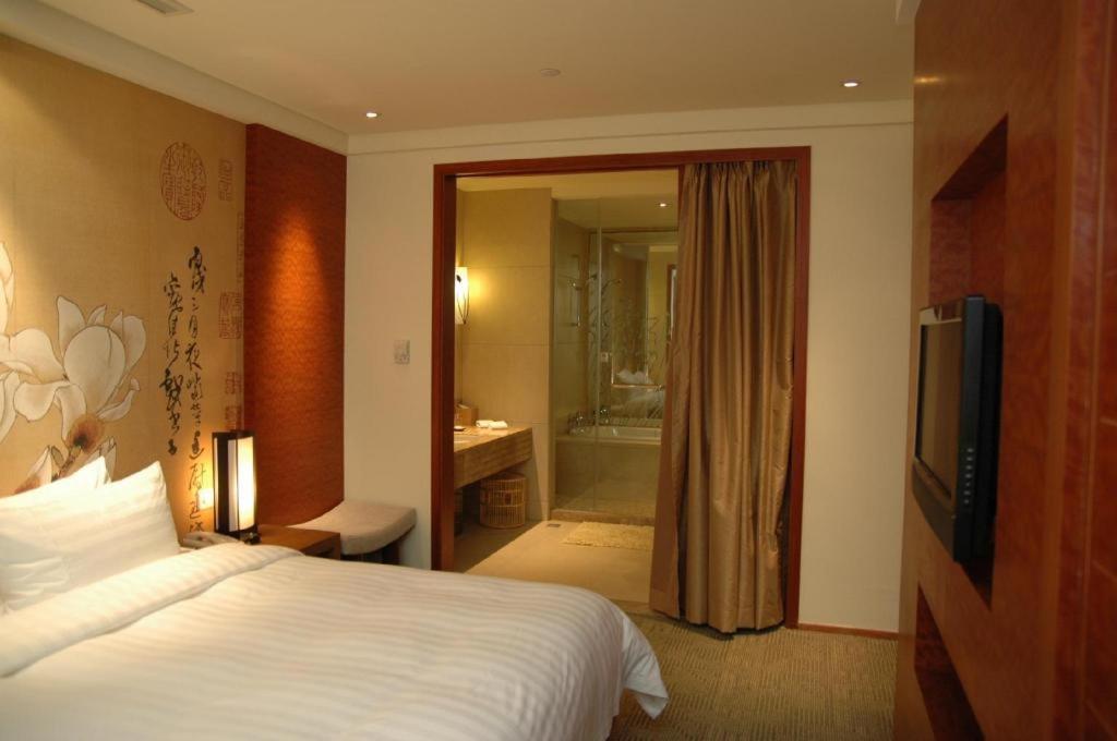 Huana Hotel Minhang Shanghai Exterior photo