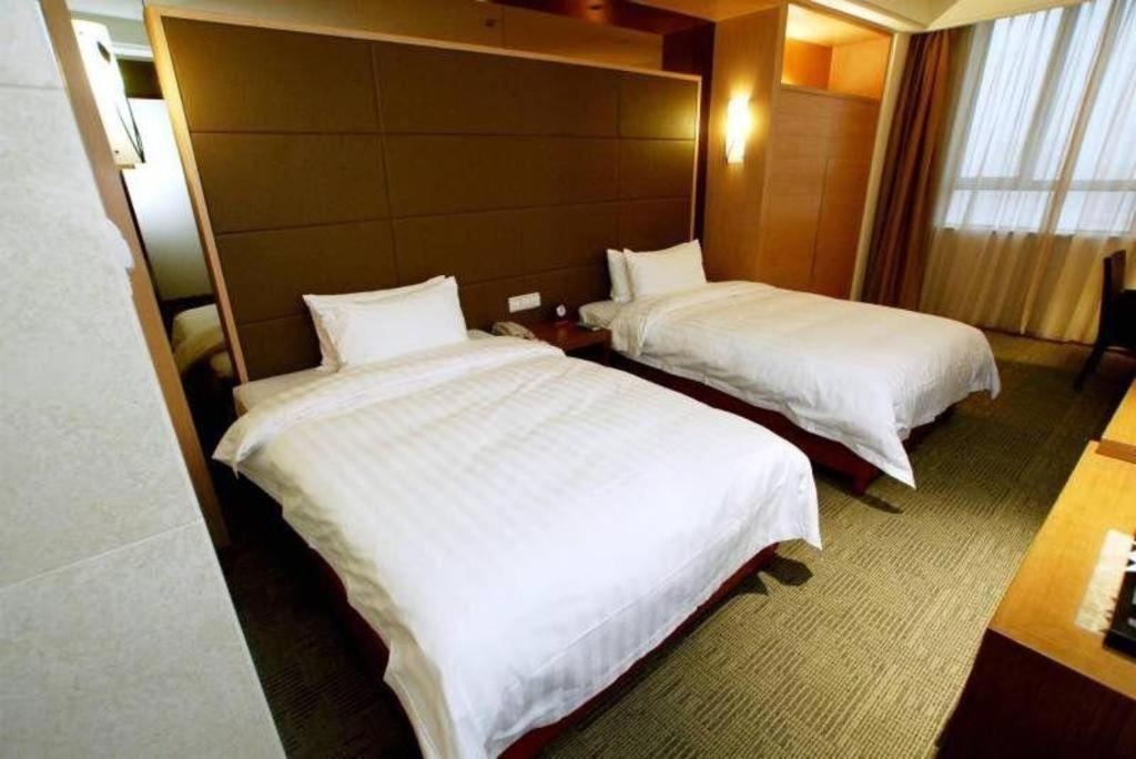 Huana Hotel Minhang Shanghai Exterior photo