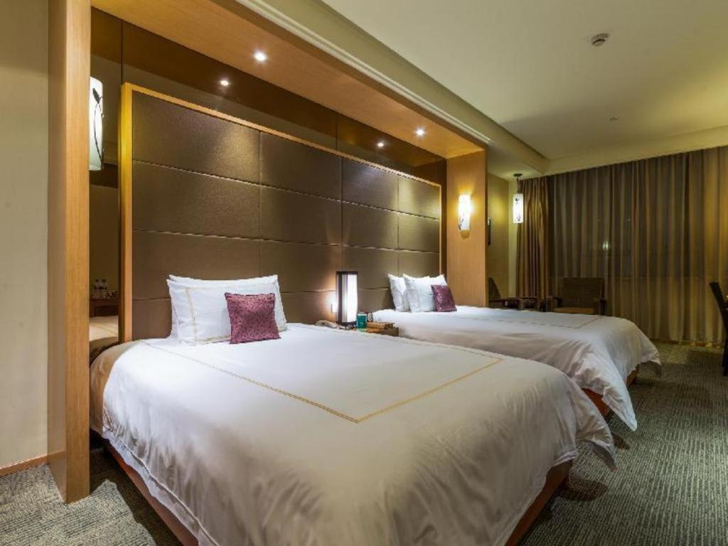 Huana Hotel Minhang Shanghai Exterior photo