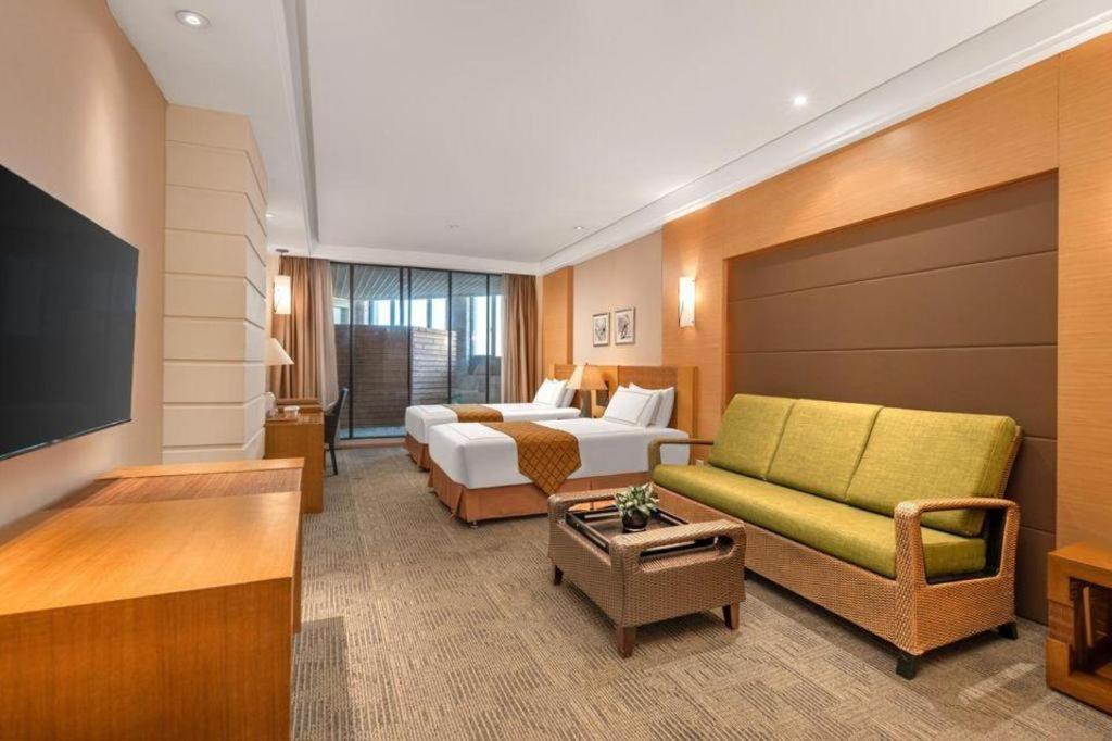 Huana Hotel Minhang Shanghai Exterior photo