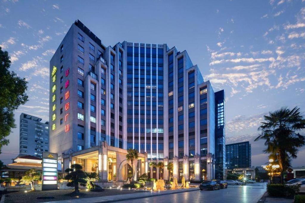 Huana Hotel Minhang Shanghai Exterior photo