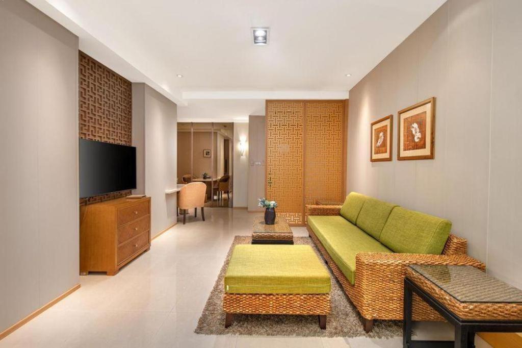 Huana Hotel Minhang Shanghai Exterior photo