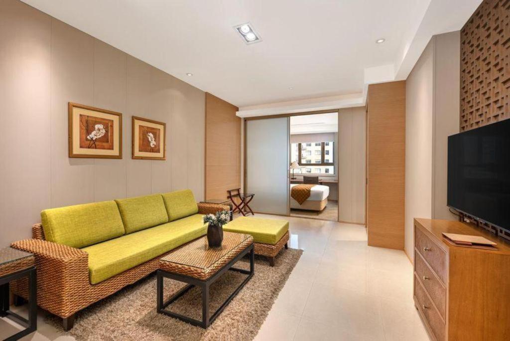 Huana Hotel Minhang Shanghai Exterior photo