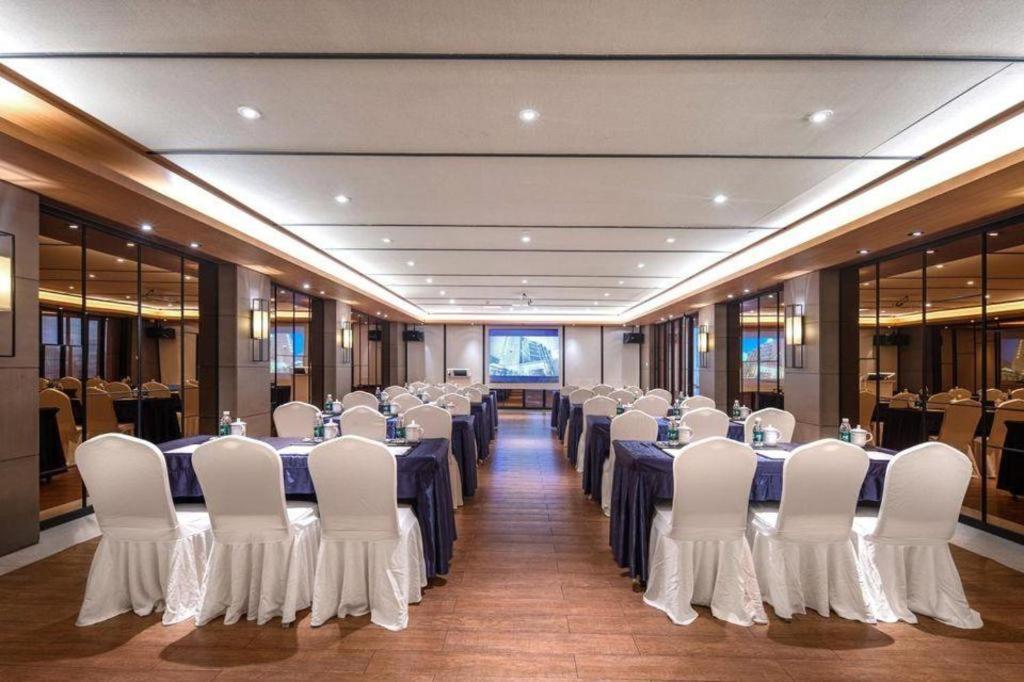 Huana Hotel Minhang Shanghai Exterior photo
