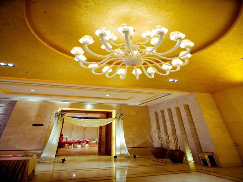 Huana Hotel Minhang Shanghai Exterior photo